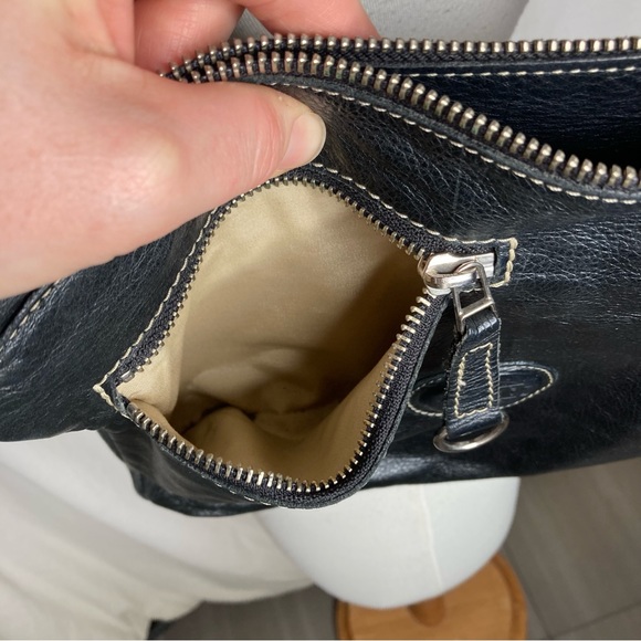 Roots leather crossbody - Picture 3 of 8